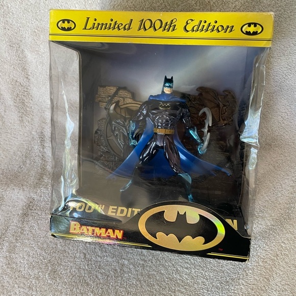Limited 100th Edition Batman Figure Vintage 1996 - Picture 14 of 14